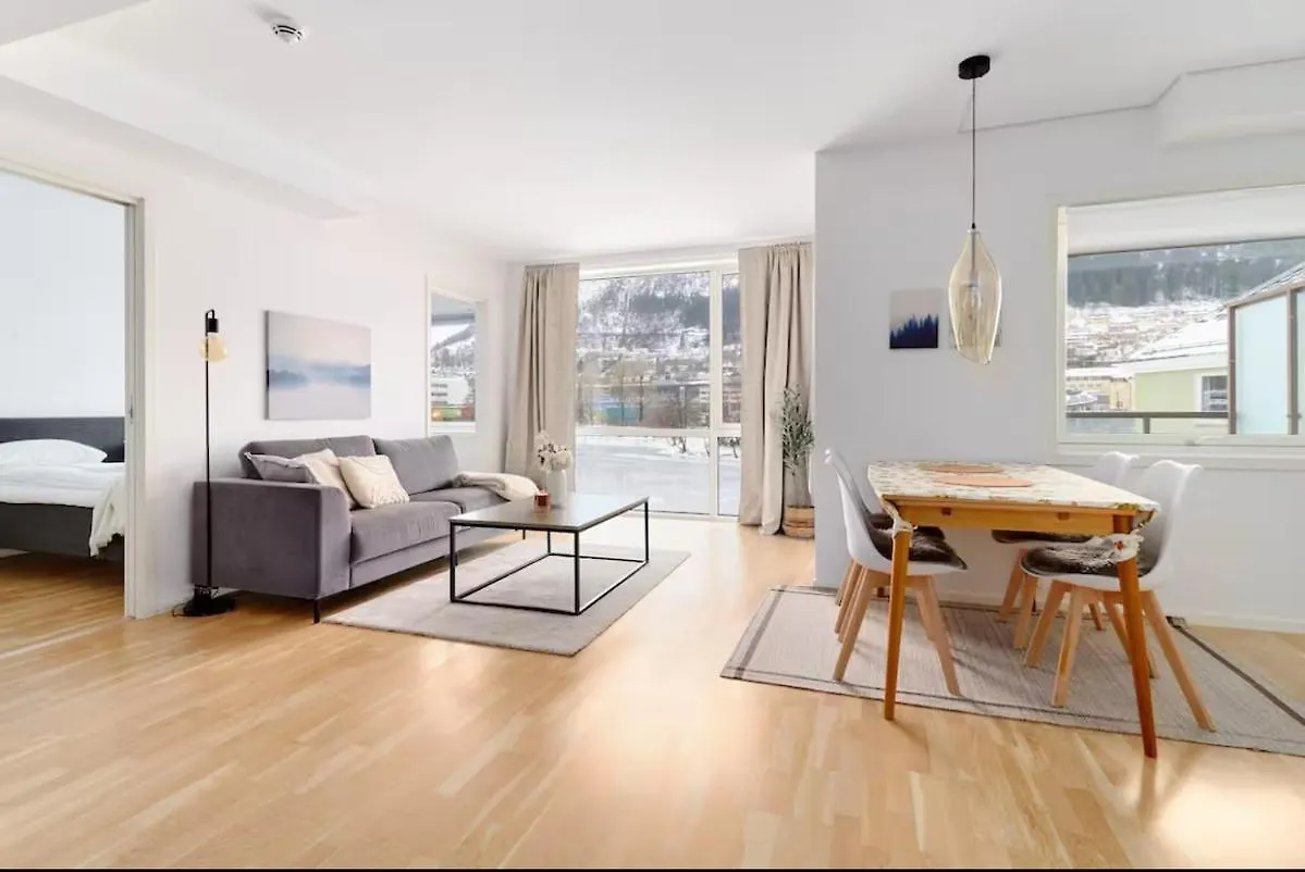 2 Bedroom, Lake View, Light Rail, Bergen