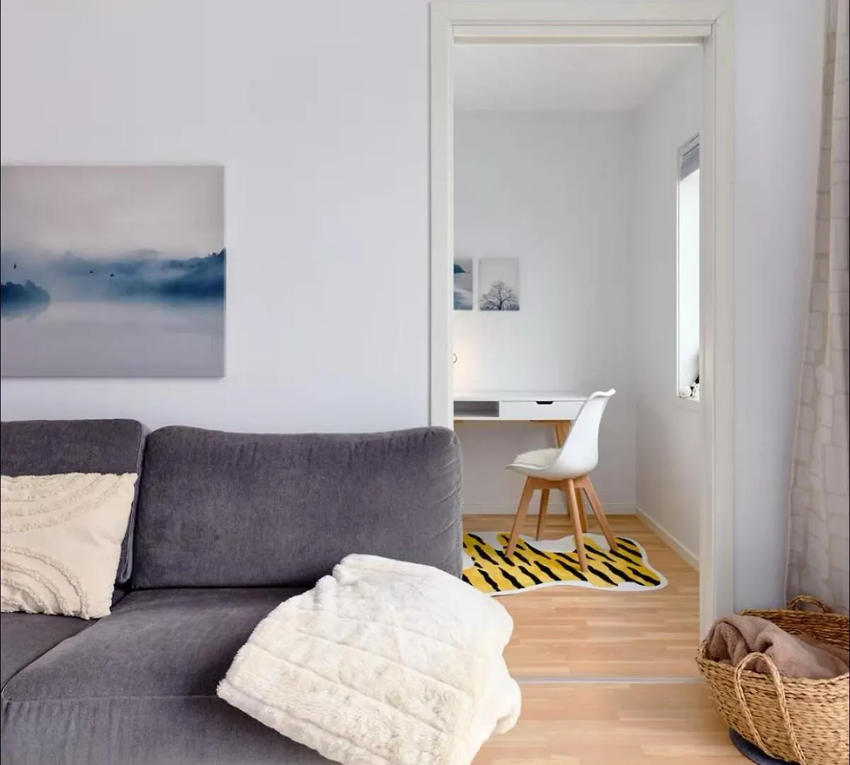 2 Bedroom, Lake View, Light Rail, Bergen
