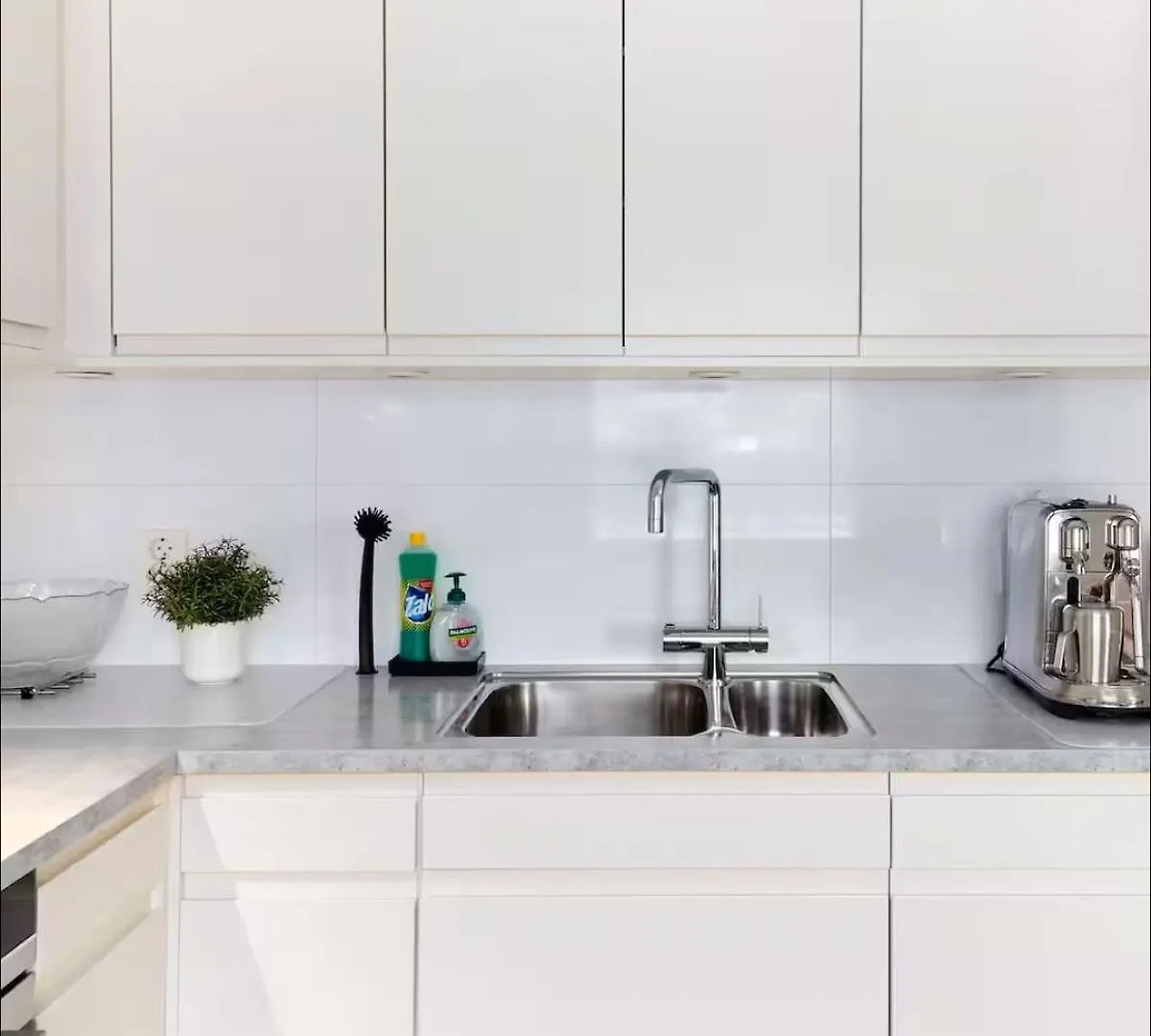 2 Bedroom, Lake View, Light Rail, Bergen 0*,